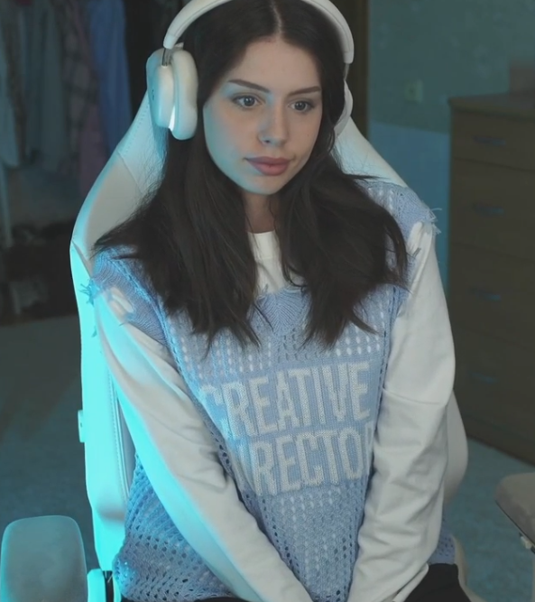 593x667
