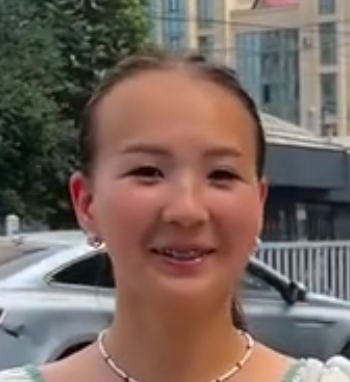 350x382