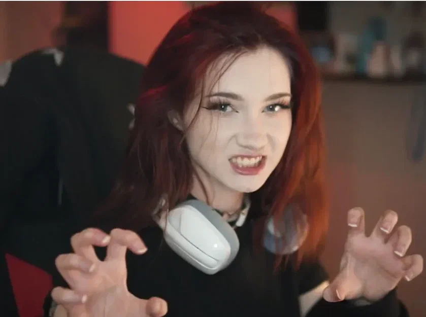 839x625