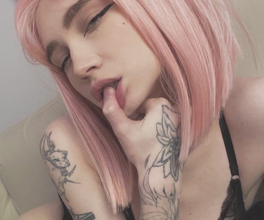 889x742