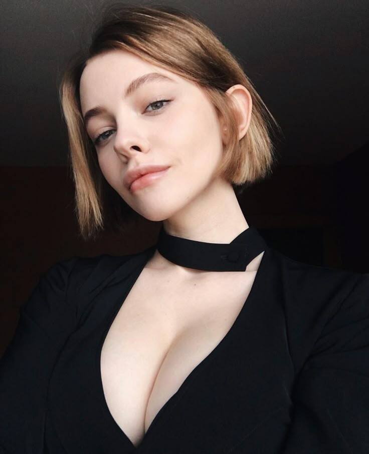 736x907