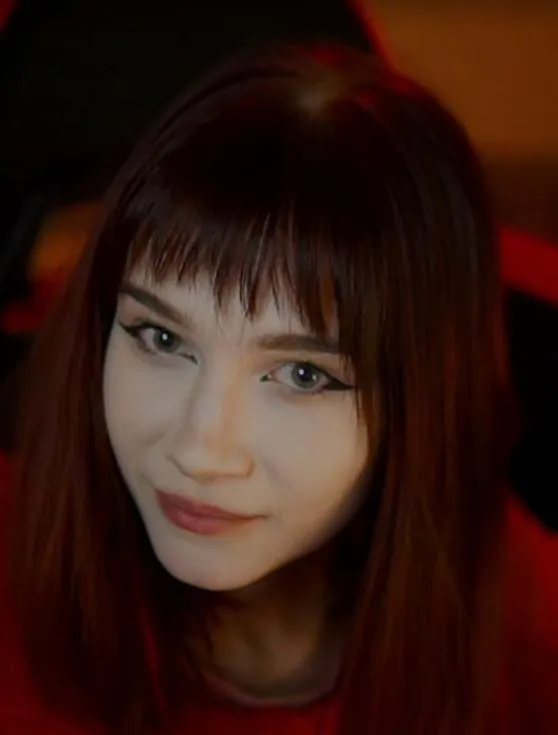 558x735