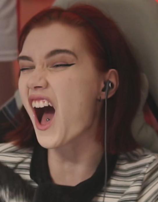 543x692